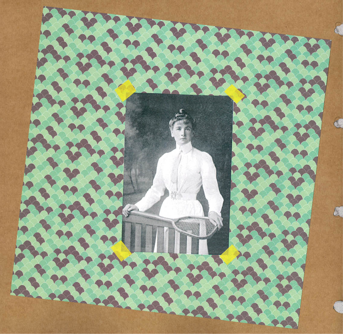 Fotograf a de Charlotte Cooper con una raqueta en la mano 