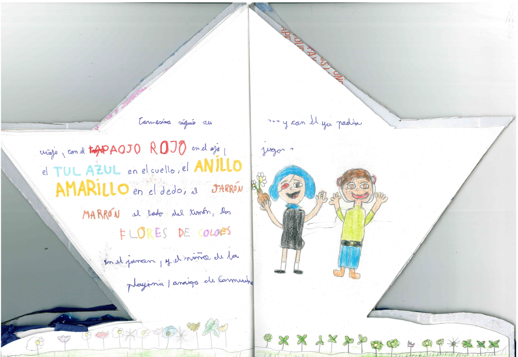 Texto manuscrito y a la derecha, aparece de nuevo el dibujo de Carmesina y el ni o. Los dos sonr en y tienen los brazos en alto.