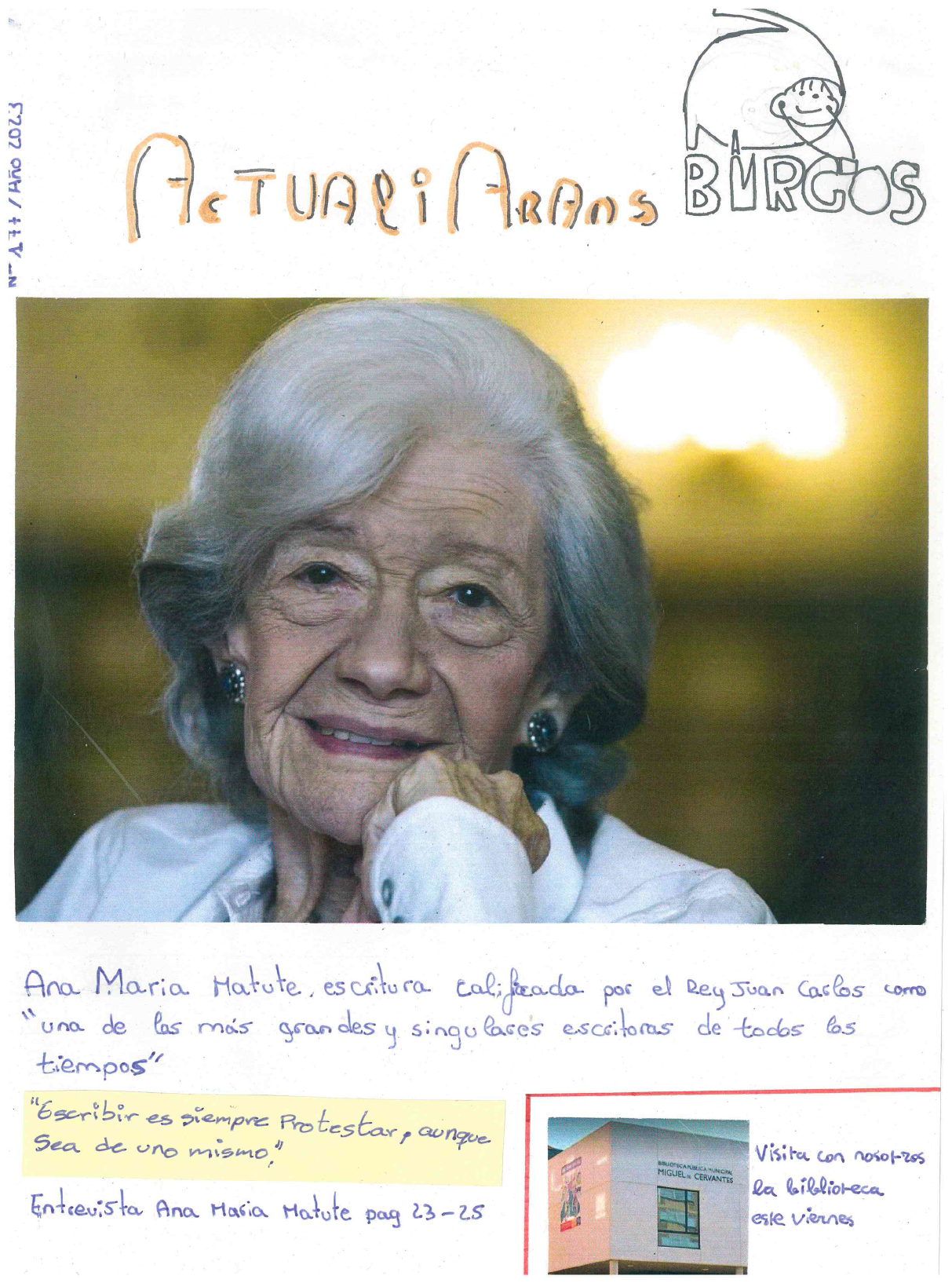 PORTADA DE LA REVISTA ACTUALIARANS Fotograf a de Ana Mar a Matute que ocupa gran parte de la portada, est sonriendo, es una mujer de avanzada edad y est  vestida con una camisa blanca y la mano apoyada en su barbilla.  En la parte inferior de la portada hay una foto del edificio de la biblioteca.